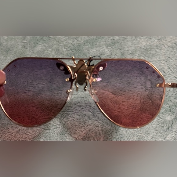 Like New sunglasses - Picture 2 of 2